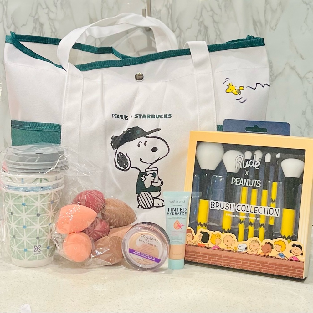 Peanuts x Starbucks Tote and Make up Bundle NWT